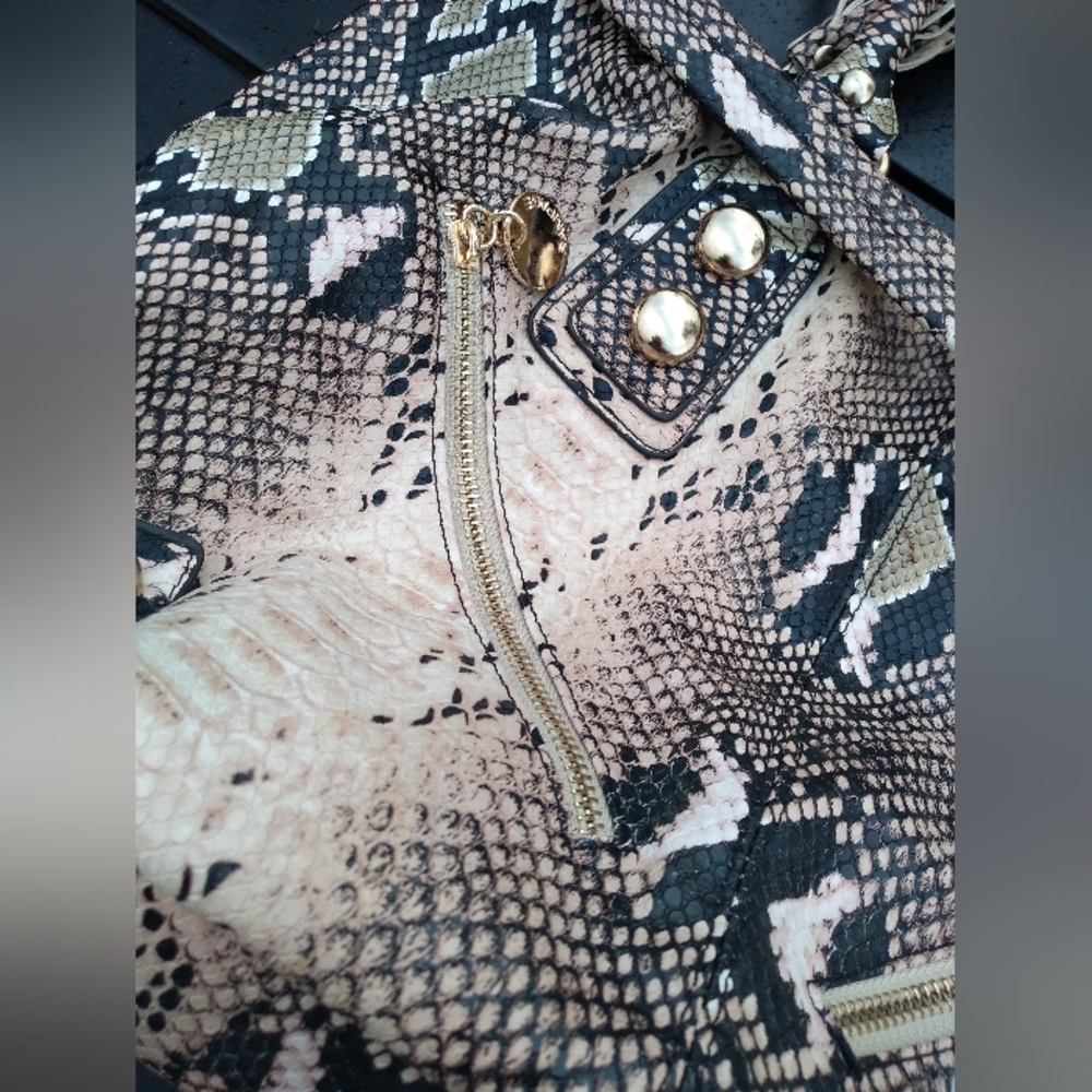 Rampage Faux Snakeskin Patterned Purse, Clean Pink Interior, Tassel Zipp… - Picture 3 of 13